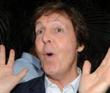 Paul McCartney était de très bonne humeur sur Hollywood Boulevard pour l'inauguration de l'étoile à titre posthume décernée à son ami George Harrison, le 14 avril