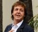 Paul McCartney a pris la pose près de l'étoile décernée à l'ancien Beatle sur Hollywood Boulevard