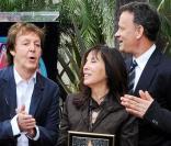 Paul McCartney n'a pas pu s'empêcher de distraire l'assistance devant les photographes ! 