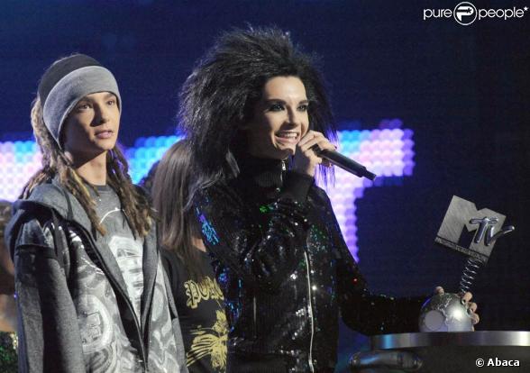 Tom Kaulitz (à gauche) des Tokio Hotel, soupçonné d'avoir frappé une fan, fait l'objet d'une enquête