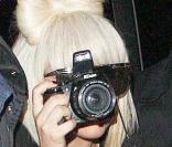 Lady Gaga, une nouvelle fois très inspirée pour sa tenue, à la sortie du restaurant Hakkasan à Londres, le 16 avril 2009