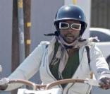 Les Black Eyed Peas, sans Fergie, sur le tournage de leur nouveau clip à Los Angeles, le 19 avril 2009. Will.I.Am a eu l'air d'apprécier la moto à trois roues ! 