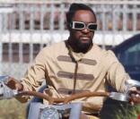 Les Black Eyed Peas, sans Fergie, sur le tournage de leur nouveau clip à Los Angeles, le 19 avril 2009. Will.I.Am a eu l'air d'apprécier la moto à trois roues ! 