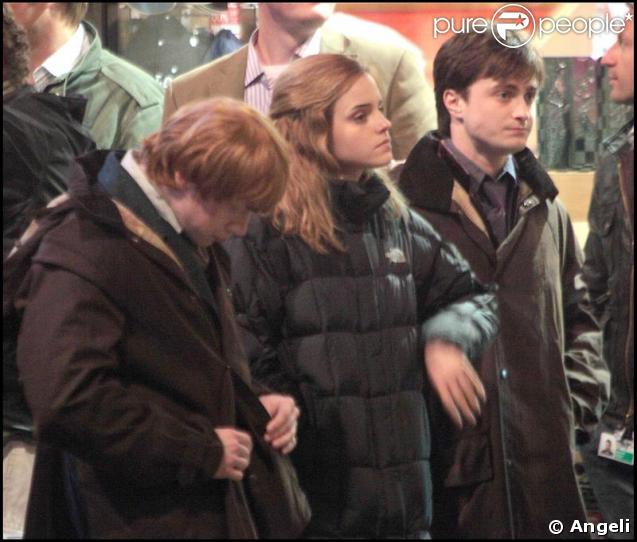 Rupert Grint Emma Watson et Daniel Radcliffe sur le tournage de Harry 