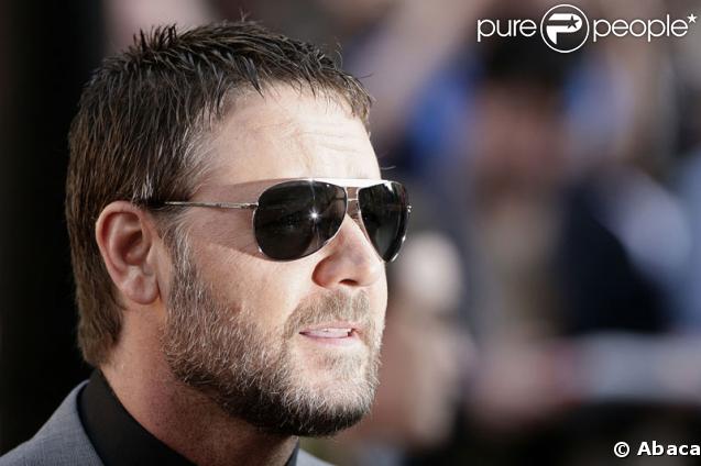 Russell Crowe en mode séducteur lors de la première du film Jeux de pouvoir à Londres le 21 avril 2009