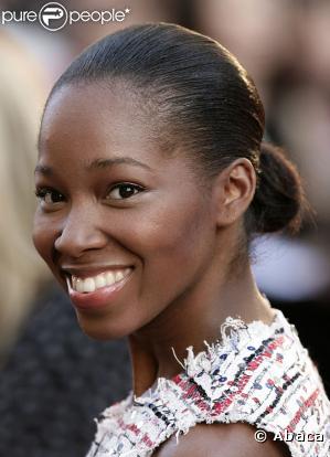 La chanteuse Jamelia, radieuse, lors de la première du film Jeux de pouvoir à Londres le 21 avril 2009