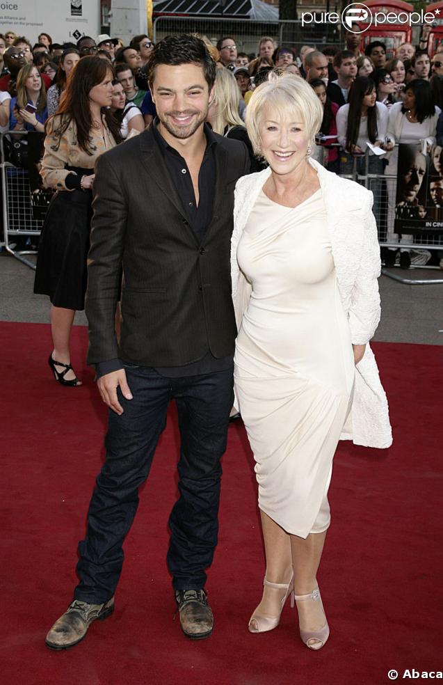 Les comédiens britanniques Dominic Cooper et Helen Mirren lors de la première du film Jeux de pouvoir à Londres le 21 avril 2009