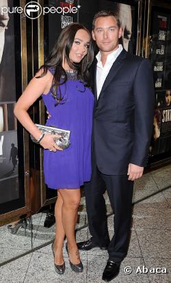 Tamara Ecclestone et son ami Robert Montague, très glamour lors de la première du film Jeux de pouvoir à Londres le 21 avril 2009