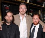 Alan Doyle, Kevin Durand et Scott Grimes, les partenaires de Russell Crowe sur Robin des Bois de Ridley Scott qu'il tourne actuellement sont venus lui prêter main forte lors de la première du film Jeux de pouvoir à Londres le 21 avril 2009. 