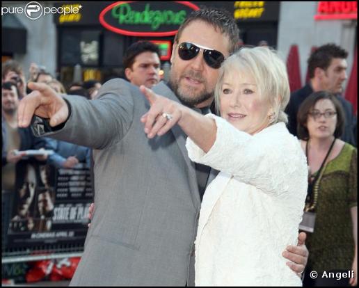 Cette fois, Russell Crowe et Helen Mirren sont super synchro lors de la première de Jeux de pouvoir à Londres le 21 avril 2009