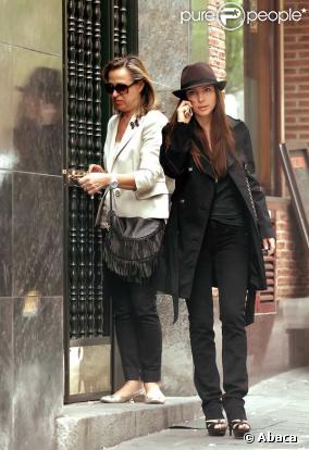 Elsa Pataky va déjeuner avec sa mère à Madrid le 6 avril