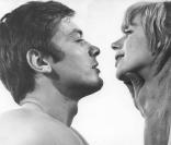 Alain Delon et Marianne Faithful dans le film  la Motocyclette  