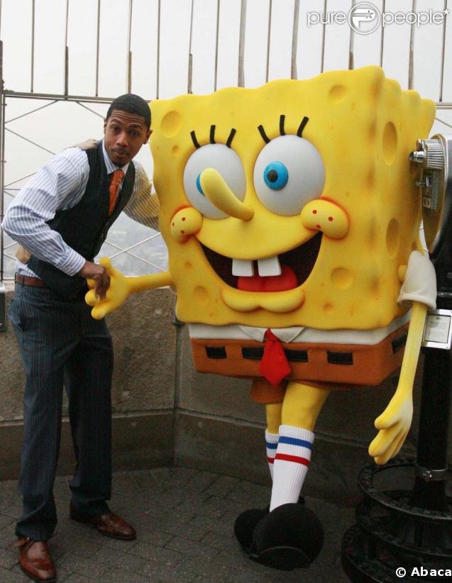 Nick Cannon et son nouvel ami, Bob l'éponge le 22 avril 2009 sur l'Empire State Building pour la Journée mondiale de la Terre