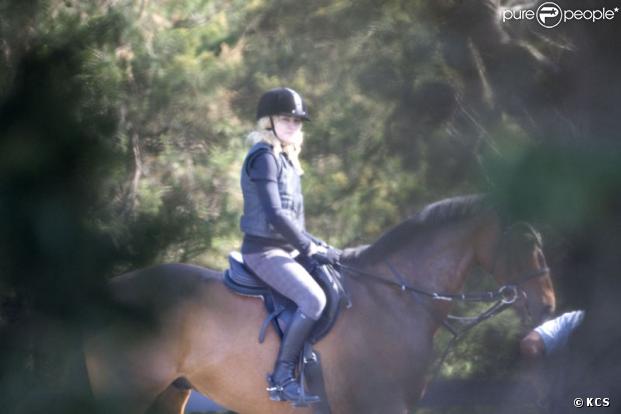 Madonna le 18 avril 2009 lors d'une balade en cheval sur l'île d'Eastern Long
