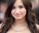 Demi Lovato à la Première du film Hannah Montana, à Londres