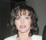 L'actrice anglaise Joan Collins et son mari Percy Gibson à la sortie du restaurant Nobu à Londres dans le quartier chic de Mayfait le 23 avril 2009