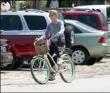 Julio Iglesias Jr. et sa petite amie Charisse Verhaert, lors d'une sortie à vélo dans Miami.