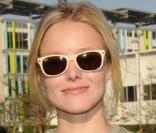Kristen Bell, tout sourire pour soutenir les participants au rassemblement en faveur d'Invisible Children