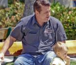 Daniel Baldwin et sa petite dernière Avis Ann dans un parc de Los Angeles, le 25 avril 2009 