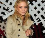 May-Kate Olsen avec son trench Burberry version longue 