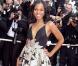 Kerry Washington dans une somptueuse robe noire au décolleté profond et imprimée de fleurs dorées... Cannes 2008 