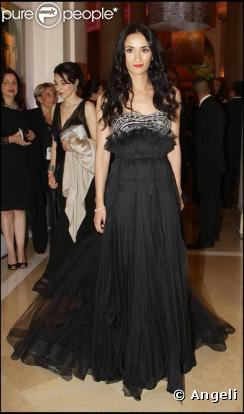 Rachida Brakni, splendide dans sa belle robe bustier noire... Cannes 2008