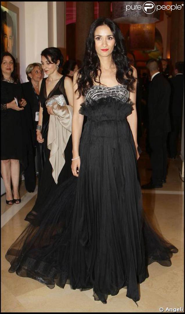 Rachida Brakni, splendide dans sa belle robe bustier noire... Cannes 2008 