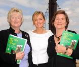 Geri Halliwell entourée de la députée Christine McCafferty et la Baronne Tonge à Londres dans la Chambre des Communes le 6 mai 2009