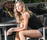 La bombe Gisele... euh... tu m'attends ? 