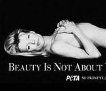 Kim Basinger pose nue pour la PeTA