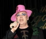 Boy George sur scène en décembre 2008 