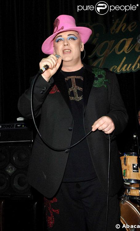 Boy George sur scène en décembre 2008 