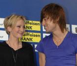 Patricia Kaas, ici avec le représentant russe Dima Bilan, donne tout ce qu'elle a pour l'Eurovision. Enfin, il faut en garder un peu pour le 16 !