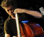 Kyle Eastwood en concert à la Maison des Cultures du Monde, à Paris, le 13 mai 2009