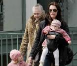 Brooke Shields avec ses deux filles et sa mère Teri en mars 2007 