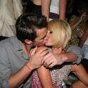 Paris Hilton : à Cannes, c'est fiesta et gros câlins avec son homme...