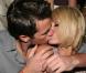 Paris Hilton : à Cannes, c'est fiesta et gros câlins avec son homme...