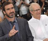 Eric Cantona et Ken Loach lors du photocall de Looking for Eric, à Cannes, le 18 mai 2009 !