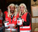 Les people se prennent pour Adrian Karembeu, ici Bernard Montiel et Babsie Steger 