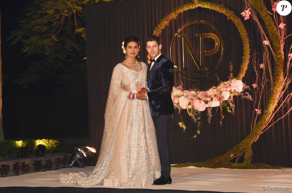Priyanka Chopra et Nick Jonas arrivent Ã  leur rÃ©ception de mariage avec leurs familles Ã  New Delhi en Inde, le 4 dÃ©cembre 2018.