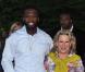 50 Cent : le gangsta-rappeur américain transformé en agneau par la... grande chanteuse Bette Midler !