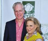 Tim Gunn et Bette Midler au 8e pique-nique annuel du ''Restoration Project'' de Bette Midler à New York le 19 mai 2009