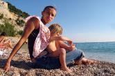 Elise, la petite fille kidnappée le 20 mars 2009 et sa mère Irina Belenkaya 