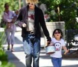 Meg Ryan va chercher sa fille Daisy True à l\'école, à Santa Monica