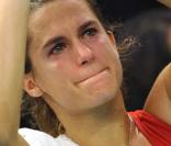 Amélie Mauresmo quitte Roland-Garros 2009 par la toute petite porte, éliminée au premier tour...