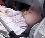Naomi Watts se balade avec son chien et son jeune fils dans une poussette, à New York