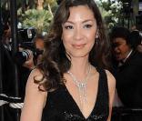 Michelle Yeoh dans une robe à sequins noirs Cavalli 