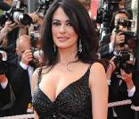 La pulpeuse Maria Grazia était quand à elle splendide dans sa longue et très décolleté robe noir ! 