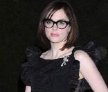 Rose McGowan... tellement belle en noir sur tapis rouge !