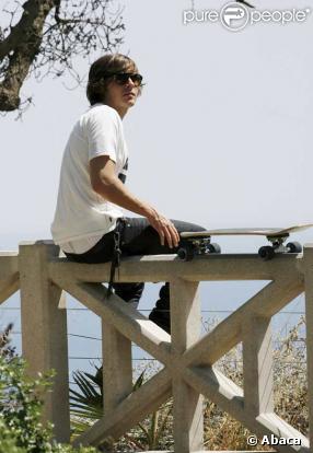 Zac Efron, seul, à Los Angeles